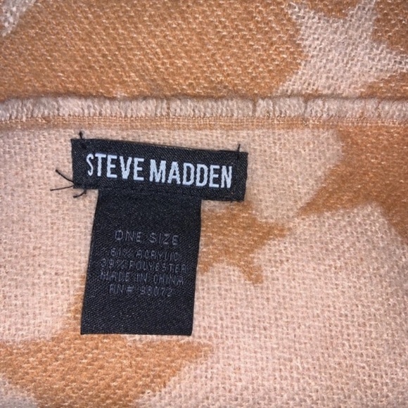 Steve Madden Cozy Fall Stars Scarf - Picture 7 of 8